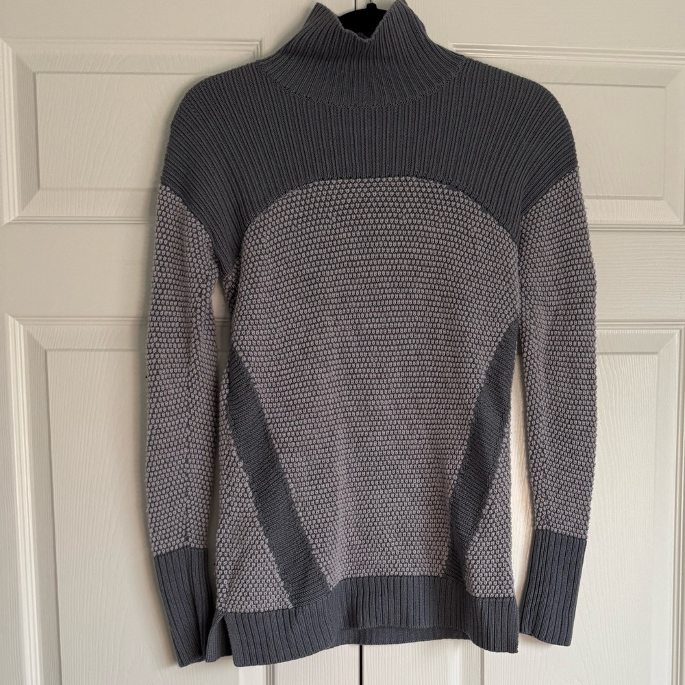 LULULEMON Warm & Restore Sweater Gray size 4